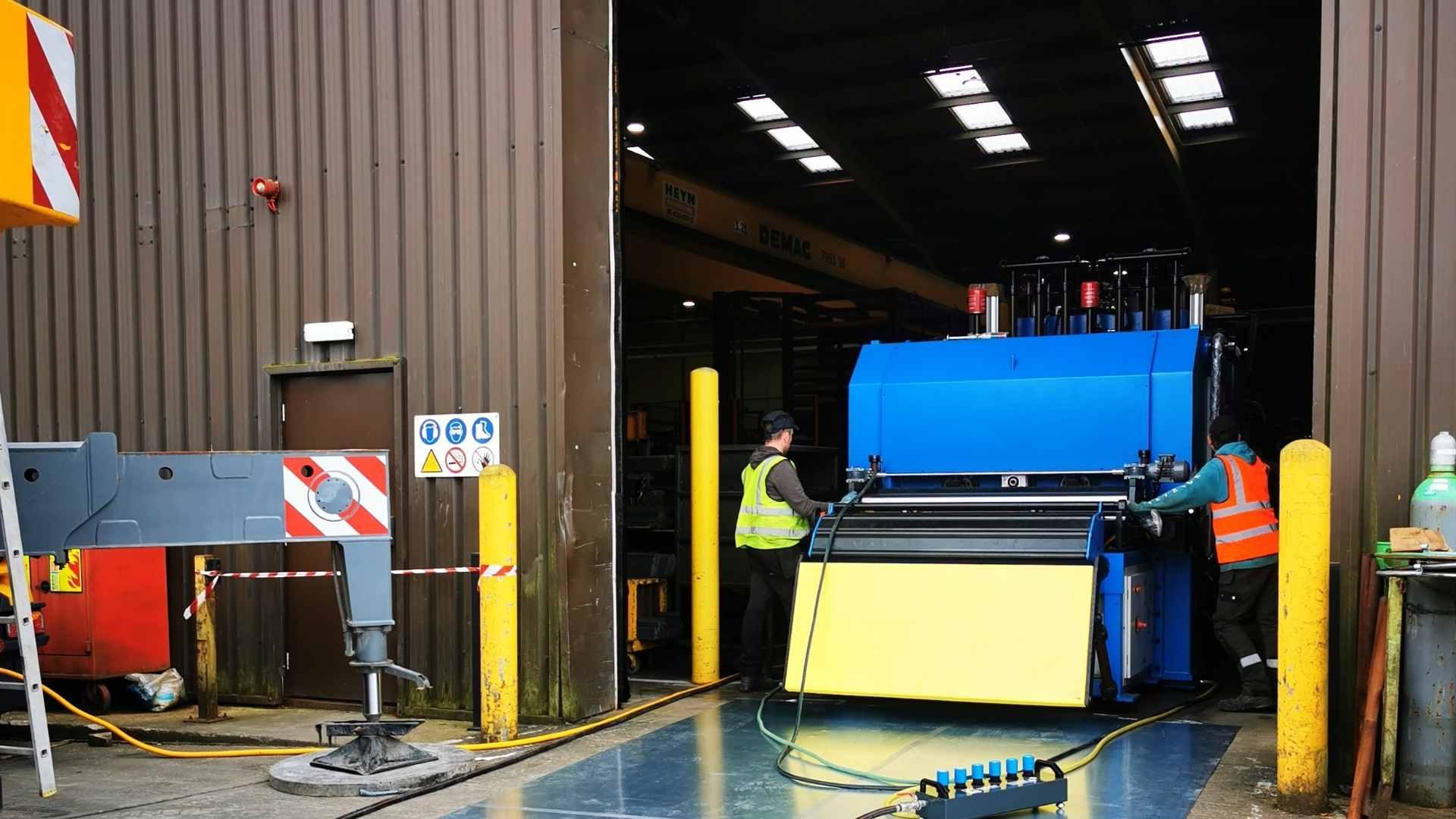 MACHINE INSTALLATION & RELOCATION 11 MACHINE INSTALLATION & RELOCATION 11